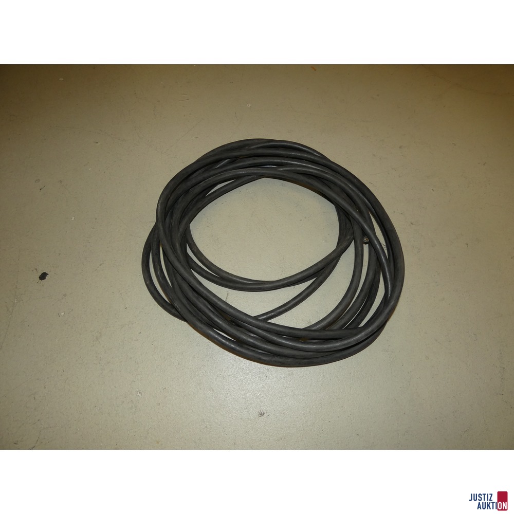 drei Starkstromkabel