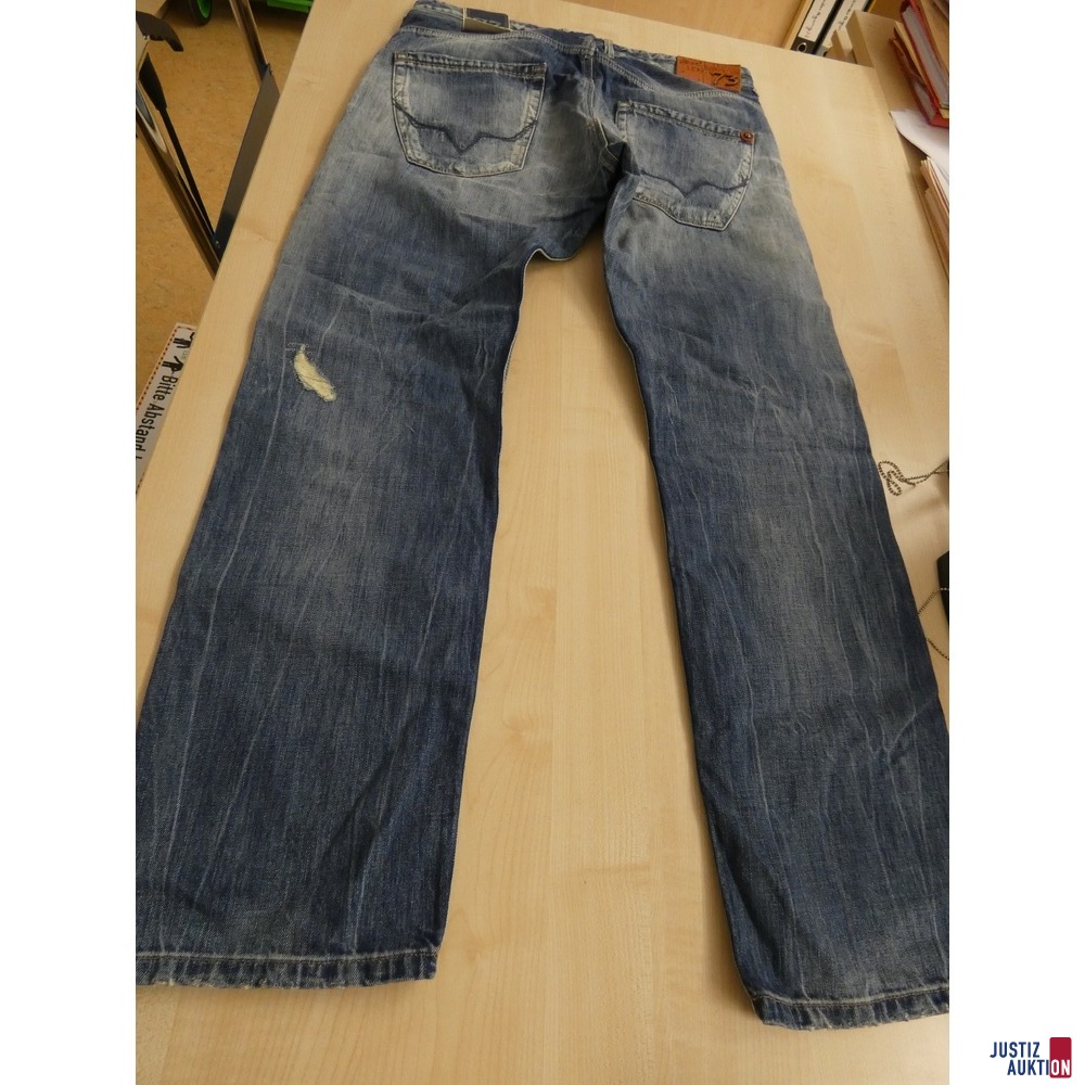 ein Konvolut Herrenbekleidung Jacke Engbers, 2 Jeans
