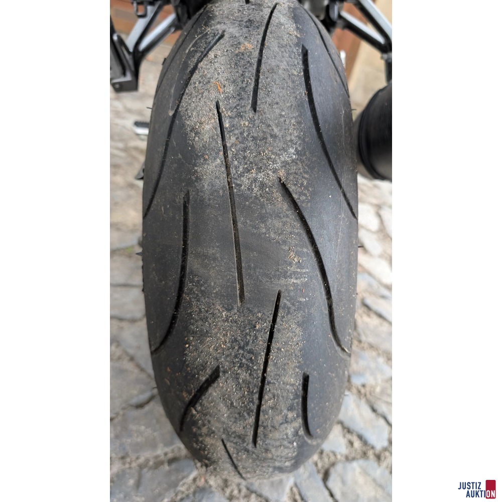 Reifen hinten