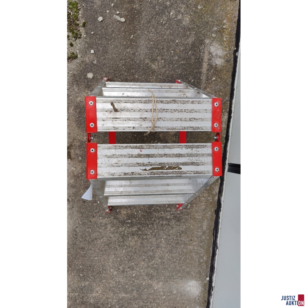 161-25 3stufige Leiter oben