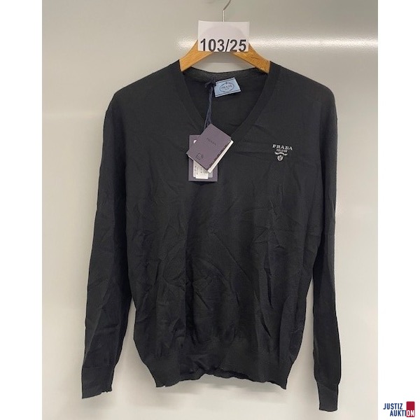 Pulli mit Etikett