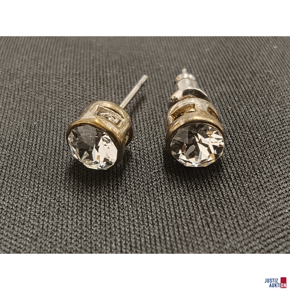 Ohrstecker vorn