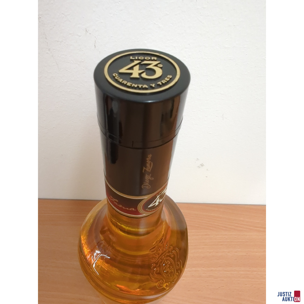 1 Flasche Wodka und 1 Flasche Likör – foto 9 – kavel bij Justiz-Auktion, Zwickau