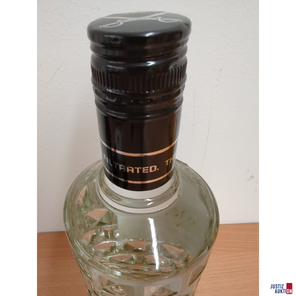 1 Flasche Wodka und 1 Flasche Likör – foto 5 – kavel bij Justiz-Auktion, Zwickau