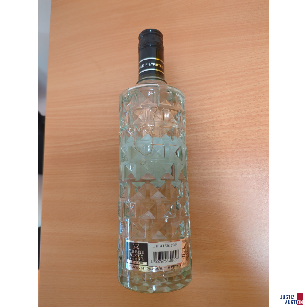 1 Flasche Wodka und 1 Flasche Likör – foto 3 – kavel bij Justiz-Auktion, Zwickau