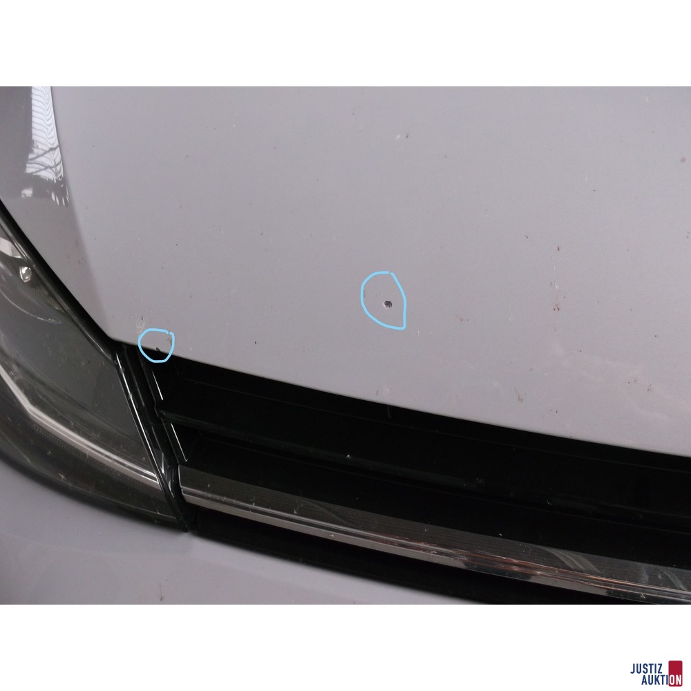Steinschlag auf Motorhaube