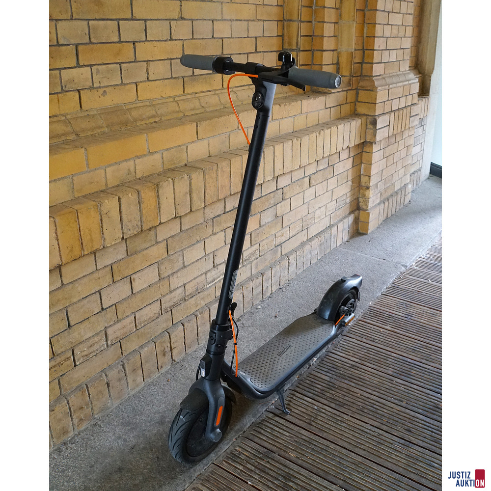 Komplettansicht E-Scooter