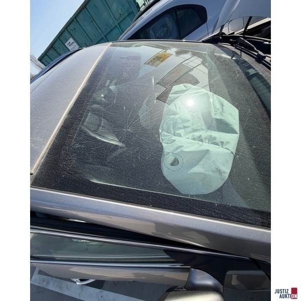 Frontscheibe &lpar;mit Riss&rpar;