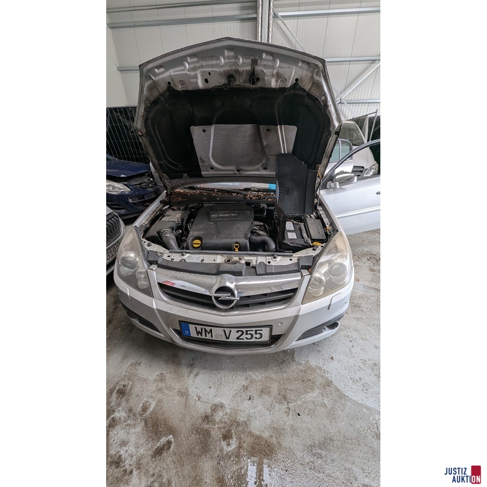 Motorhaube ge&ouml;ffnet