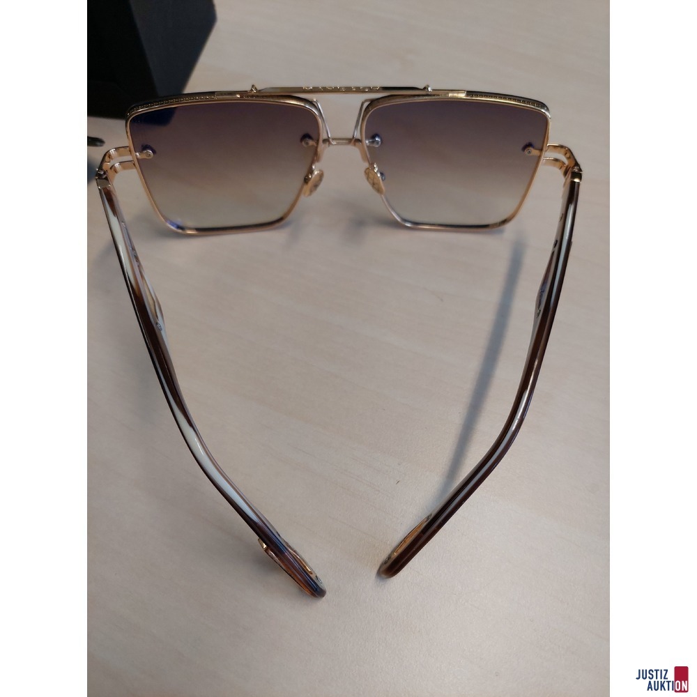 Sonnenbrille der Marke Maybach - Modell&colon; &quot&semi;The King II&quot&semi;