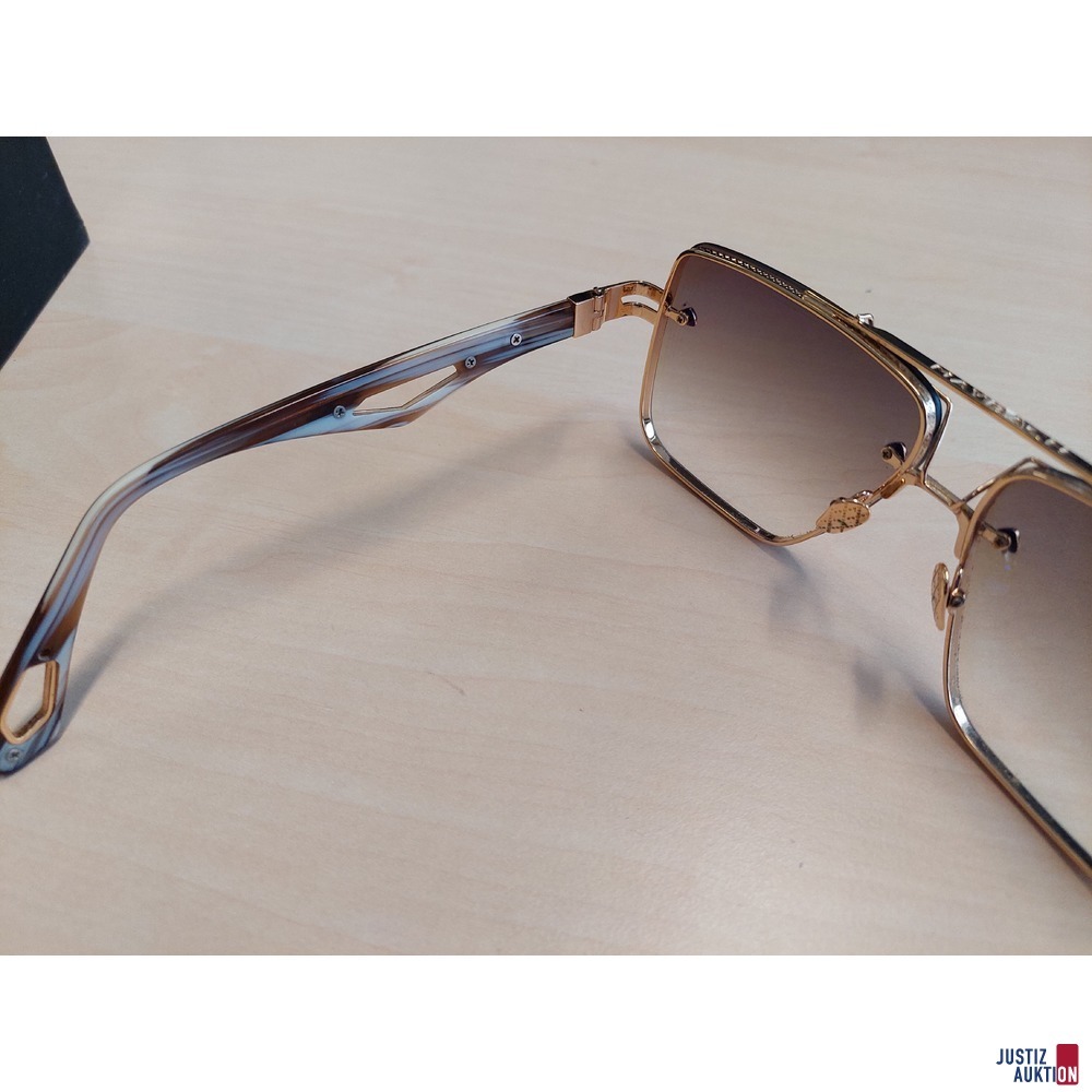 Sonnenbrille der Marke Maybach - Modell&colon; &quot&semi;The King II&quot&semi;