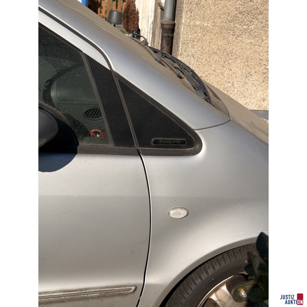 Fahrzeug seitlich vorne