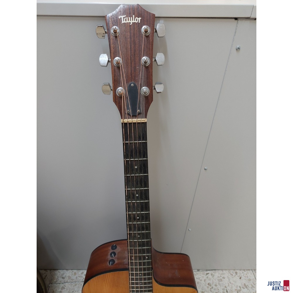 Akustikgitarre der Marke Taylor Guitars
