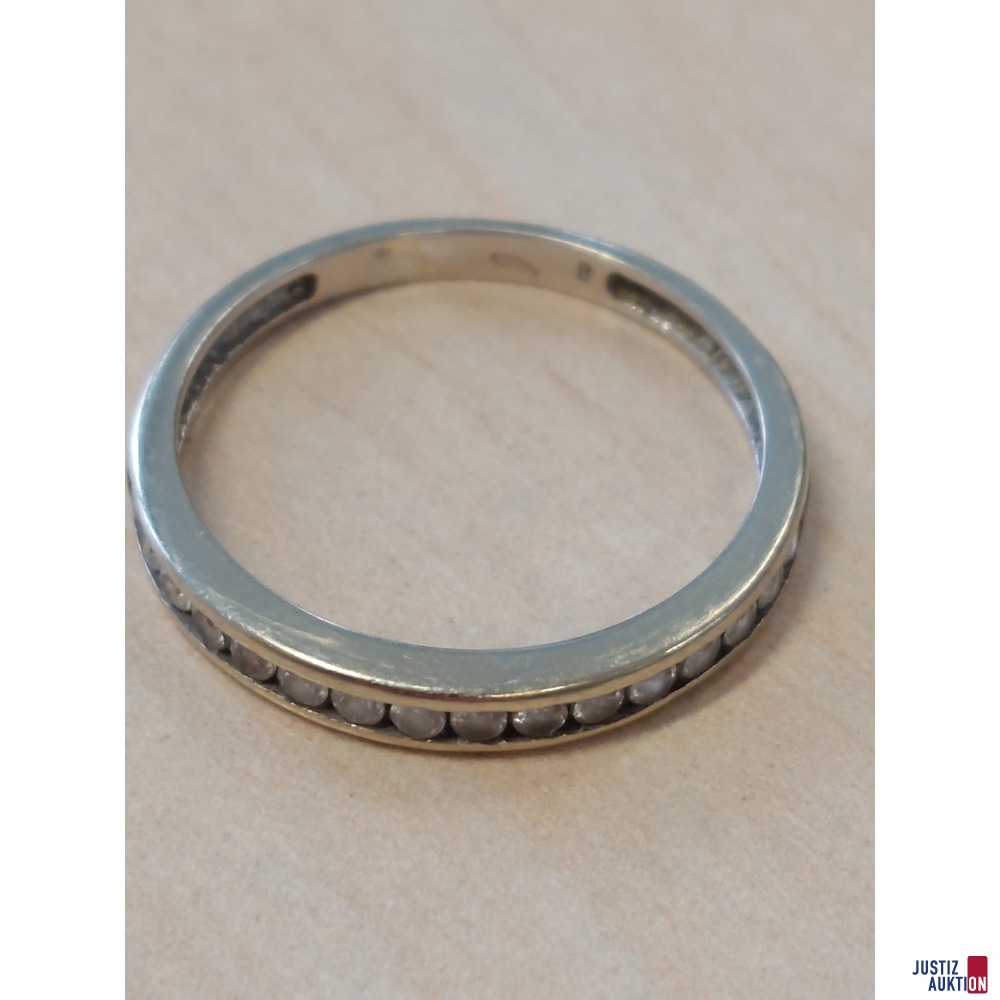 Wei&szlig;gold-Damenring mit wei&szlig;en Schmucksteinen