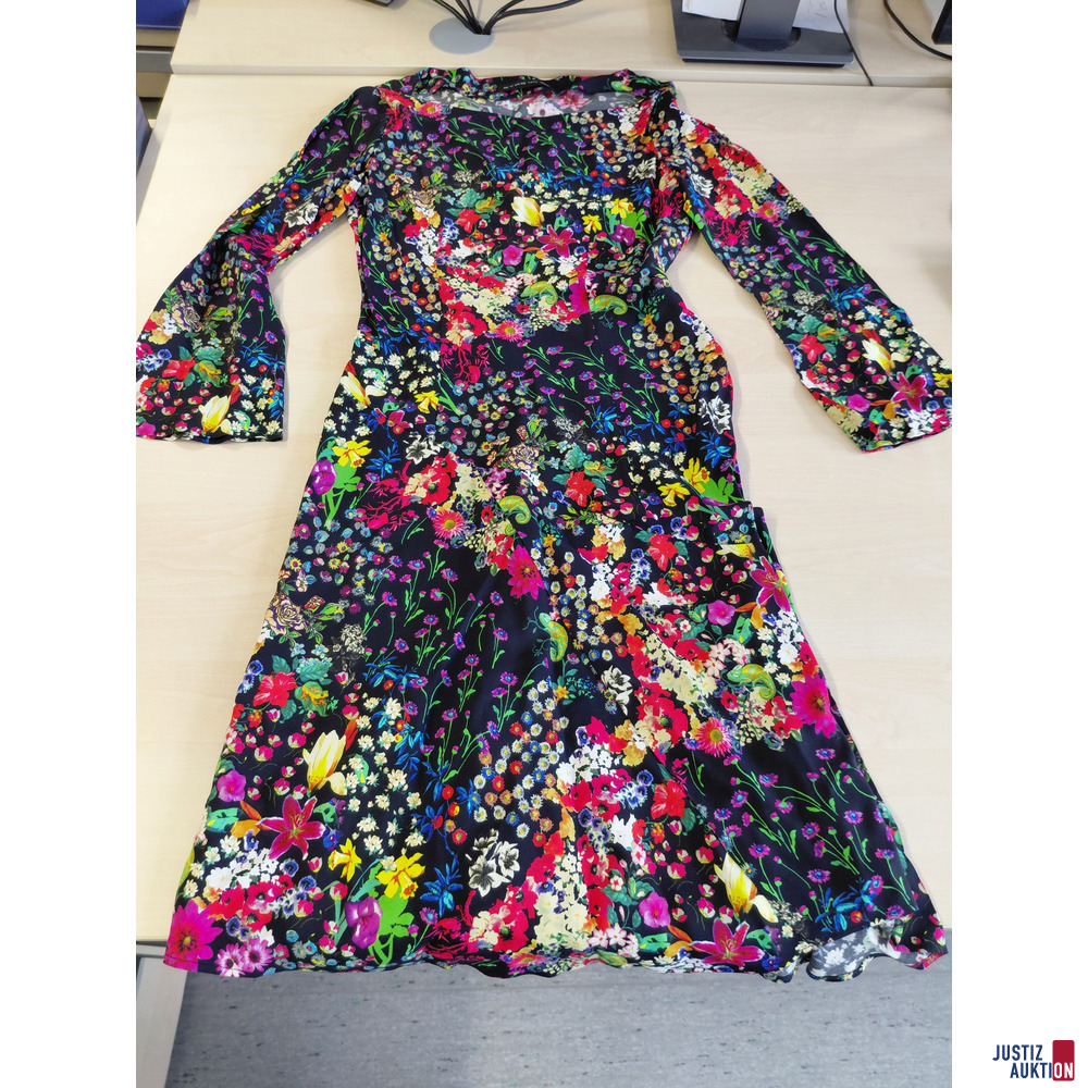 Kleid Etro&comma; A-Linie&comma; Farbe Schwarz bunte Bl&uuml;ten&comma; Gr&ouml;&szlig;e 38&comma; neuwertig