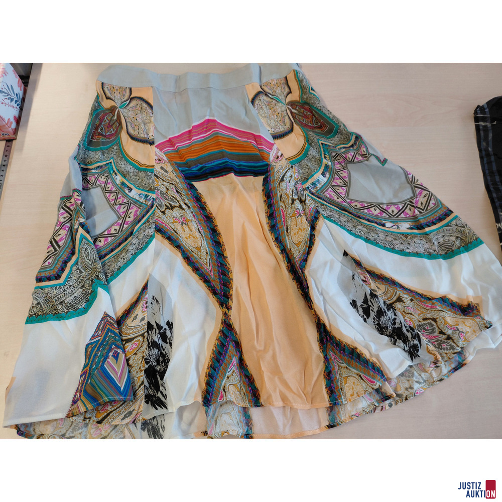 Etro Rock Gr&ouml;&szlig;e 38&comma; gemustert&comma; Viskose Crepe&comma; neuwertig