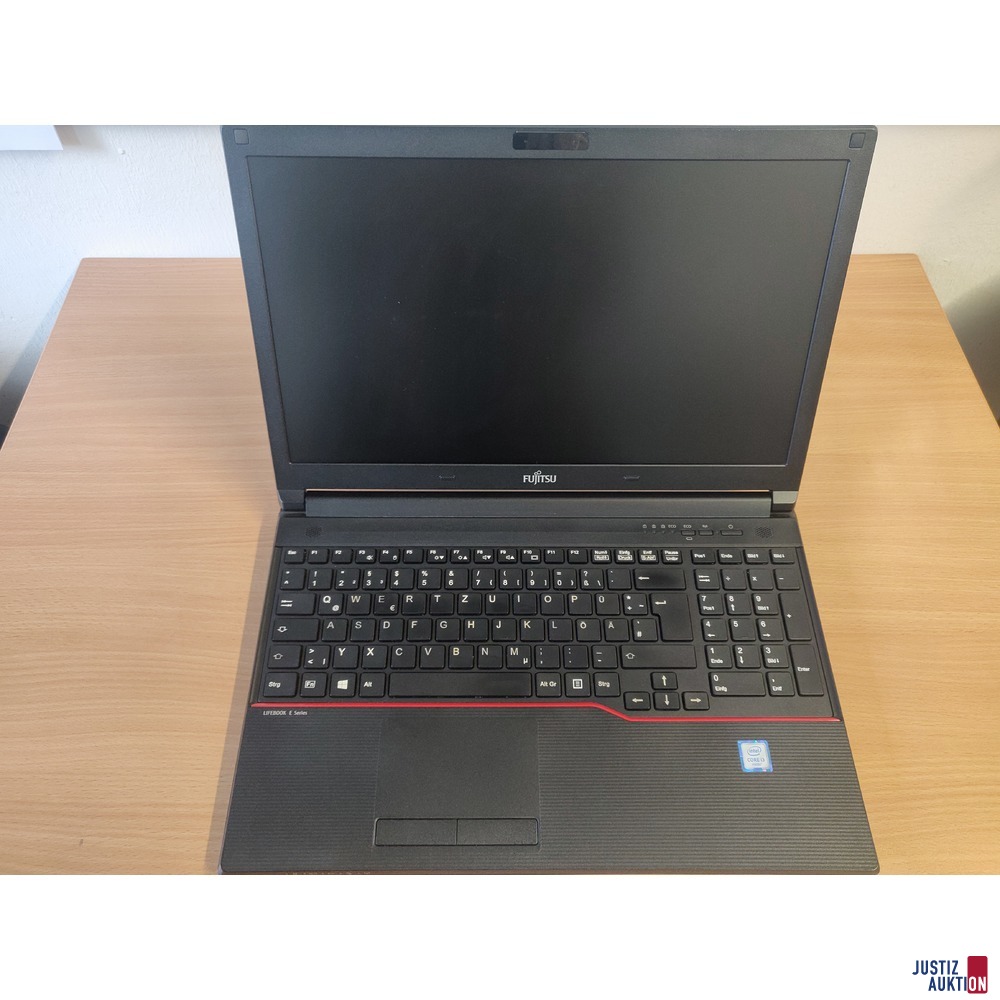 Laptop aufgeklappt