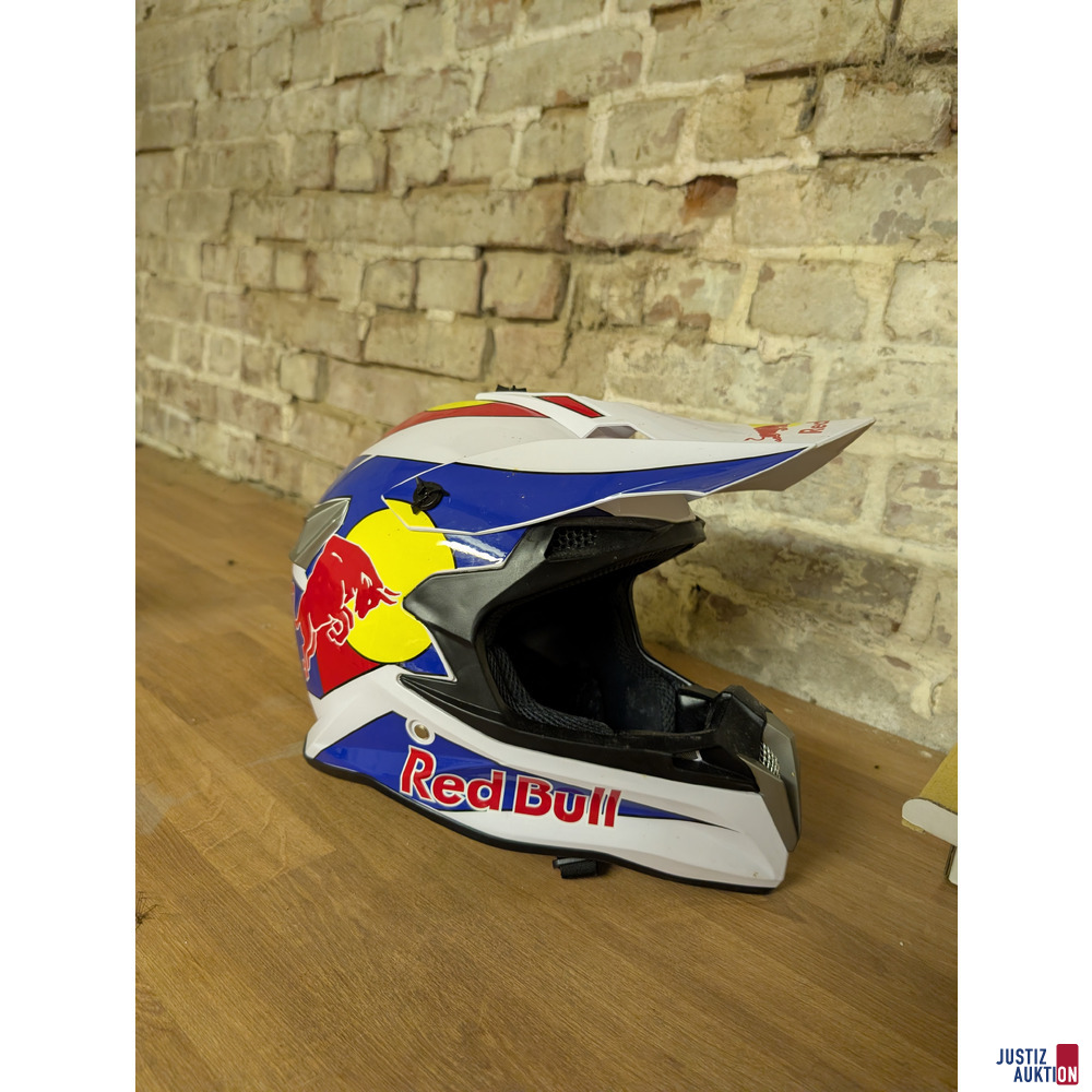 Helm Red Bull