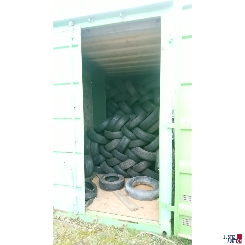 Container mit Altreifen