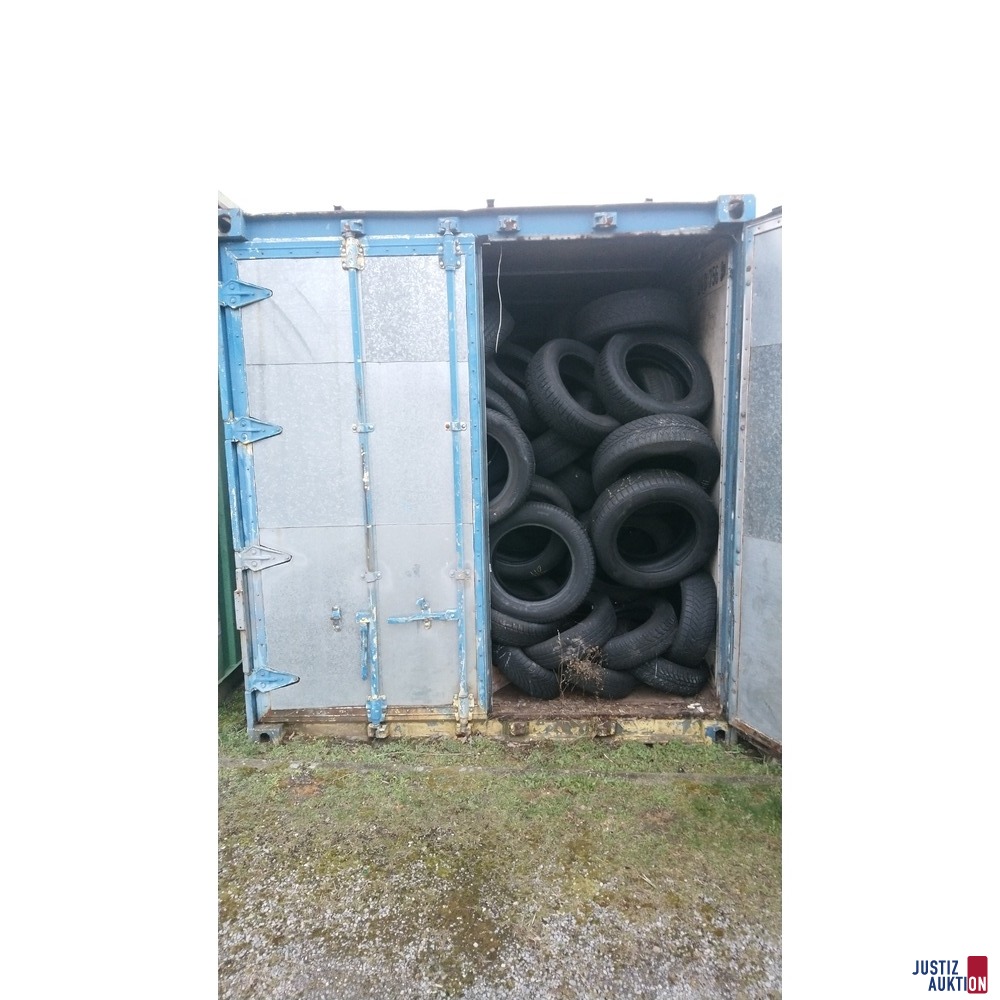 Container mit Altreifen