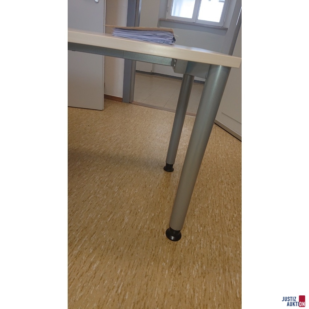 verstellbare Füße