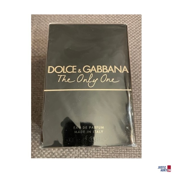 Dolce &amp&semi; Gabbana
