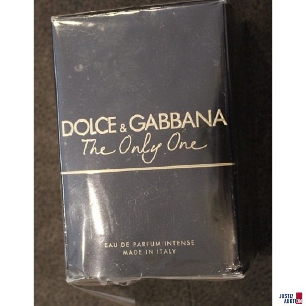Dolce &amp&semi; Gabbana