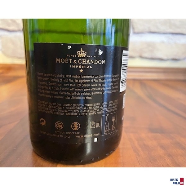 Moet  &amp&semi; Chandon