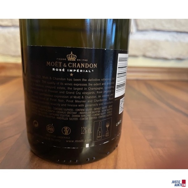 Moet &amp&semi; Chandon