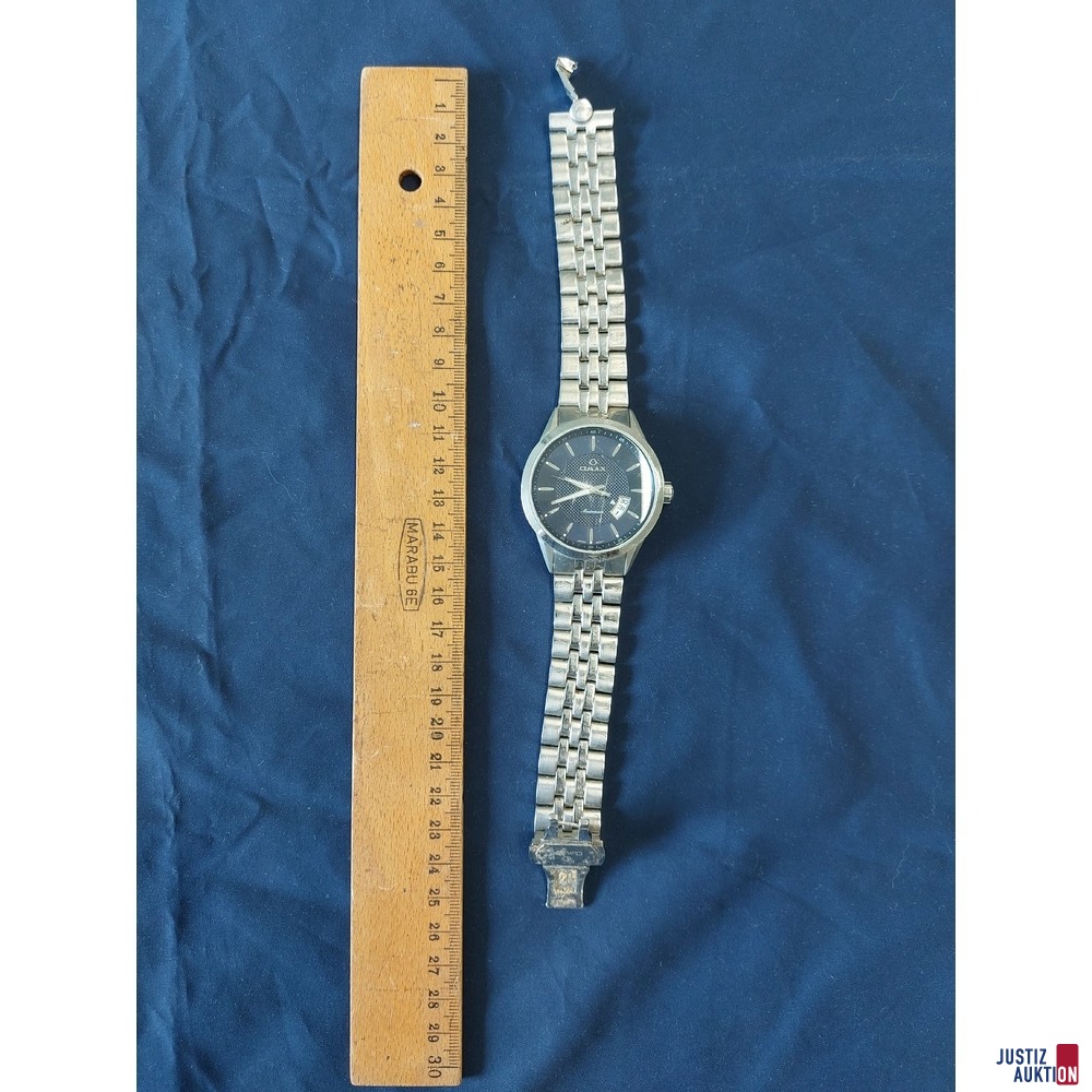 Armbanduhr mit Maßangabe