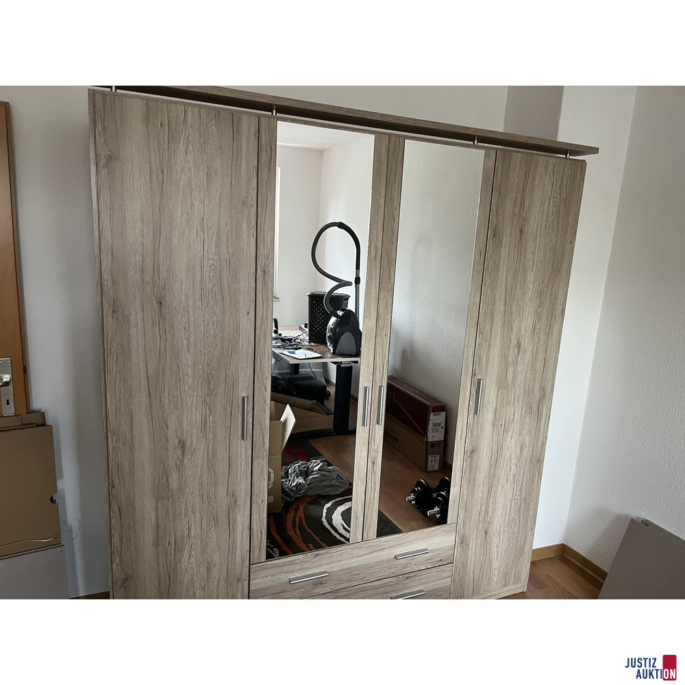 Kleiderschrank