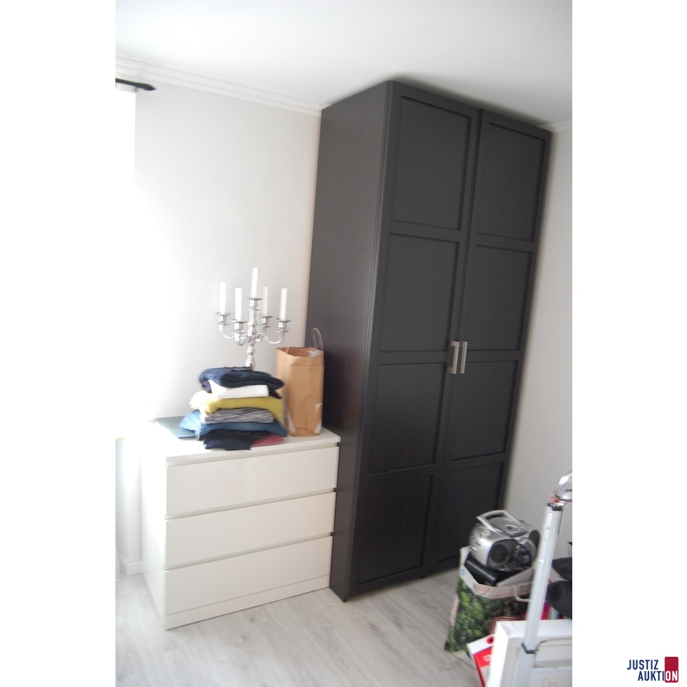 Schrank und Kommode