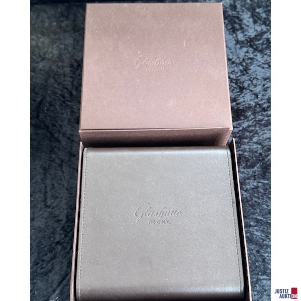 Box mit Au&szlig;enkarton