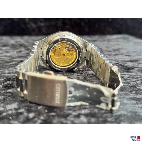 R&uuml;ckansicht mit Band