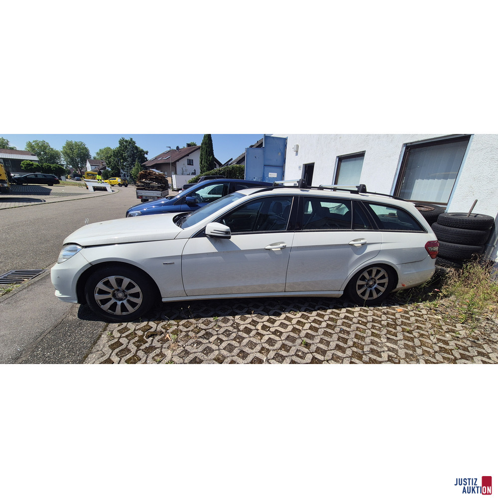 weißer Mercedes Benz T T-Modell E 250 CDI – foto 2 – kavel bij Justiz-Auktion, Rastatt