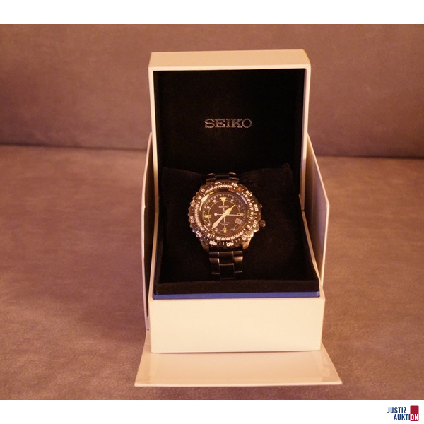 Uhr in Box