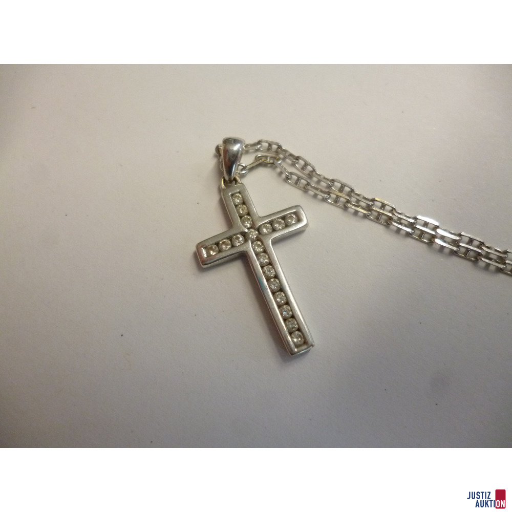 Kreuz mit Diamanten