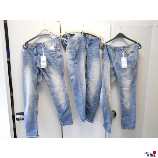 3 Jeanshosen von vorne