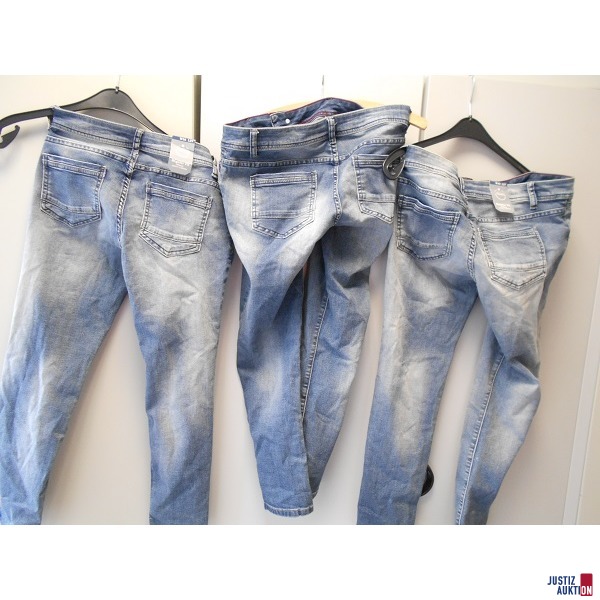 3 Jeanshosen von hinten