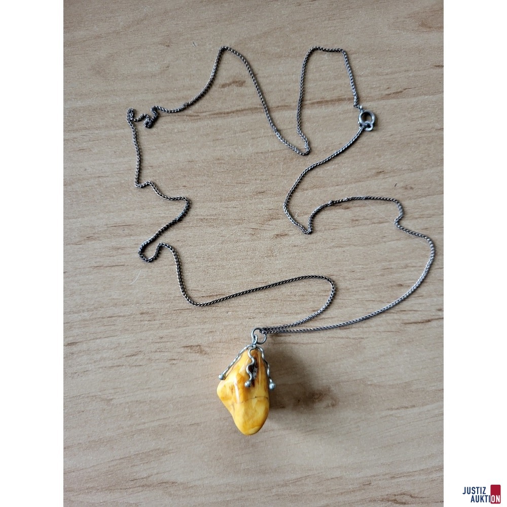 Kette mit Bernstein