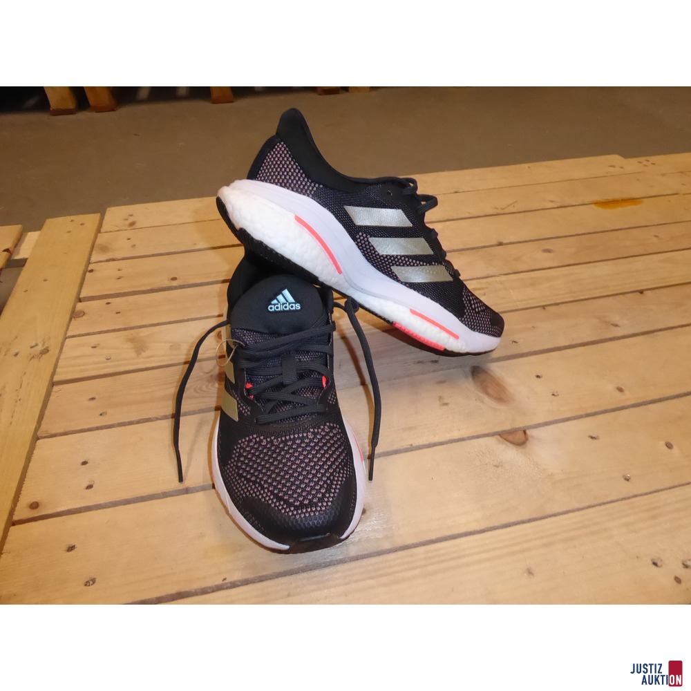 1 Paar Adidas Sportschuhe