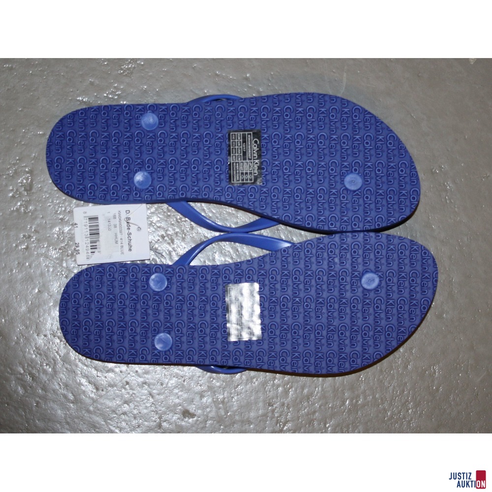 Badeschuhe der Marke Calvin Klein