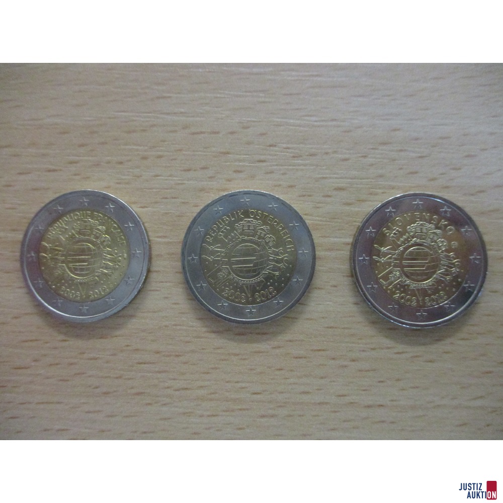 drei 2-Euro-Münzen (Rückseite)