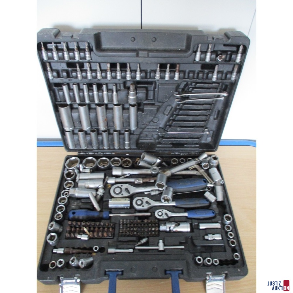 Werkzeugkoffer LUX-Tools geöffnet