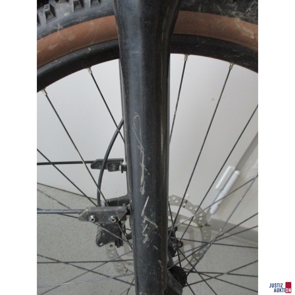 Cube E-Bike Ansicht Kratzer Vorderrad