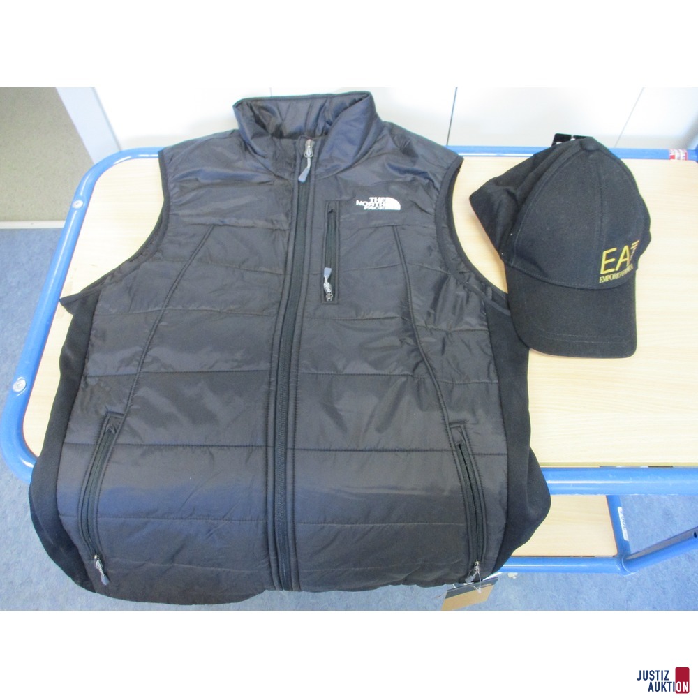 1 Weste THE NORTH FACE und 1 Cap EMPORIO ARMANI