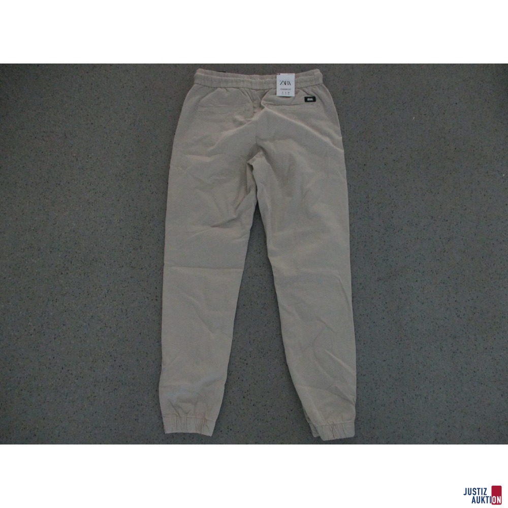 Hose Zara Jogger Fit Größe S (Rückansicht)
