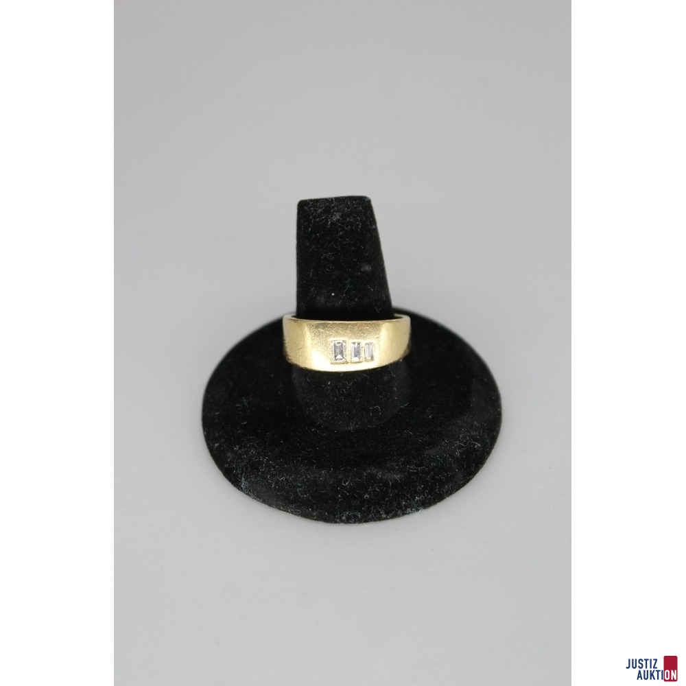 Ring mit drei Diamanten