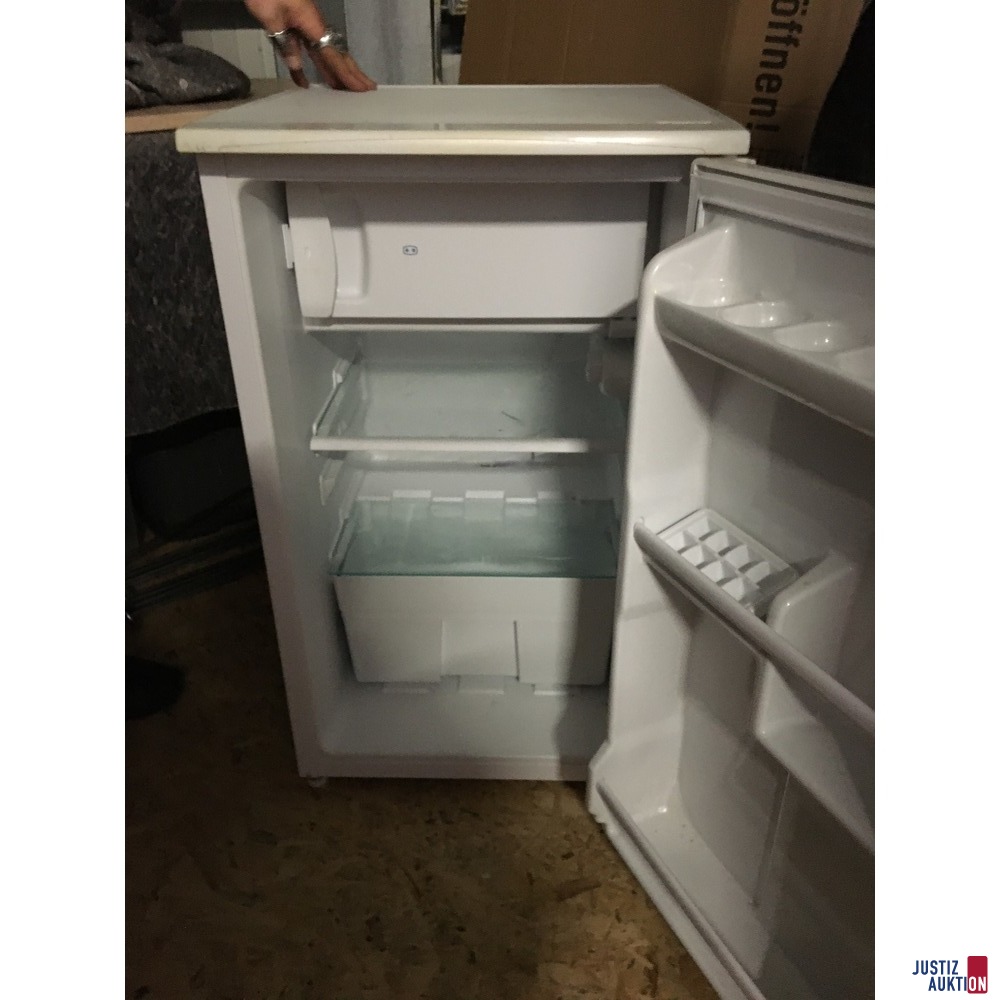 geöffneter Kühlschrank