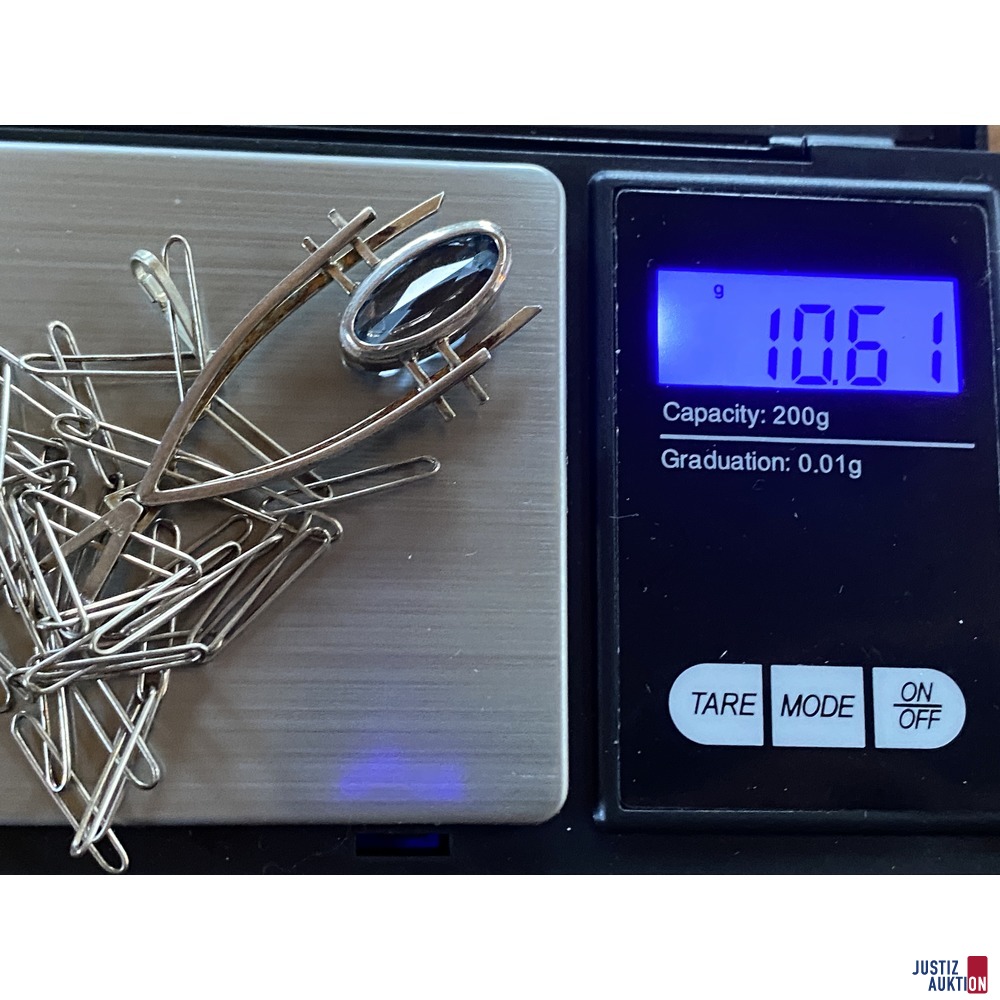 Kette mit Anhänger / Gewicht